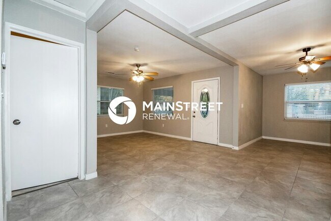 Foto del edificio - 3 Bedroom Pet-Friendly Home in St Petersbu...