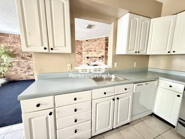 Foto del edificio - Duplex Ready for Move-in
