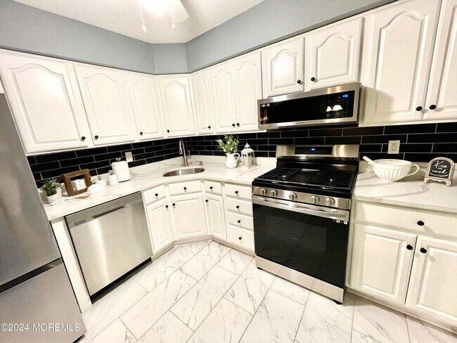 Foto del edificio - 192 Kinnoll Hill Ct