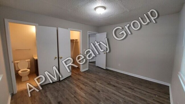 Foto del edificio - Three bedroom home off Wilson Blvd.