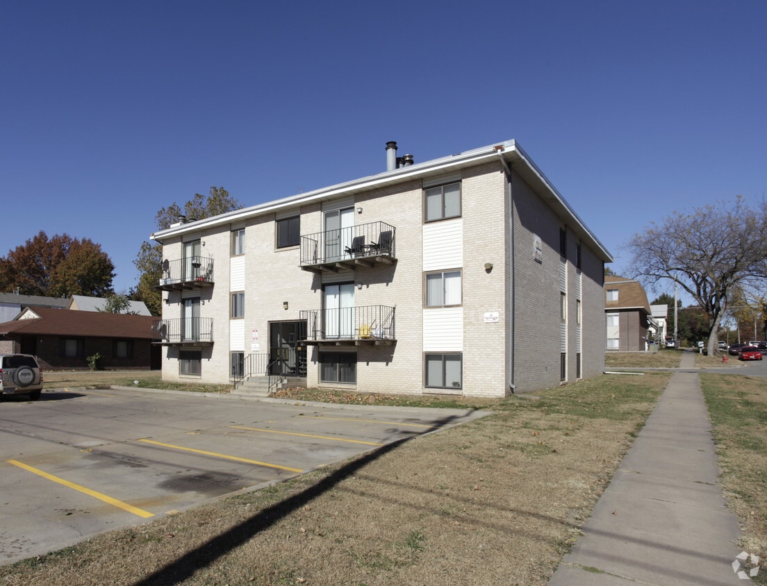 Building Photo - 4641 Huntington Ave