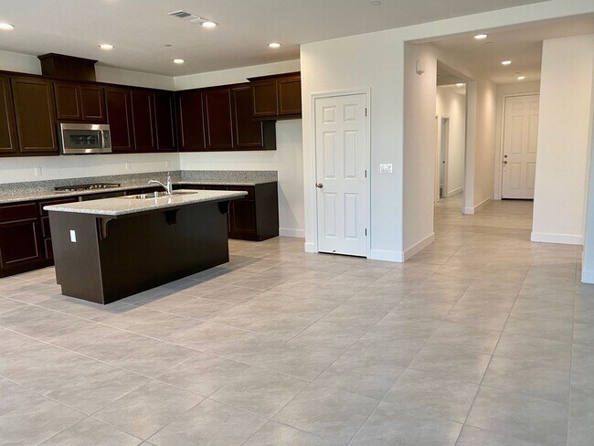 Foto del edificio - $2,350 Barstow & Leonard, 3 Bdrm + Office ...
