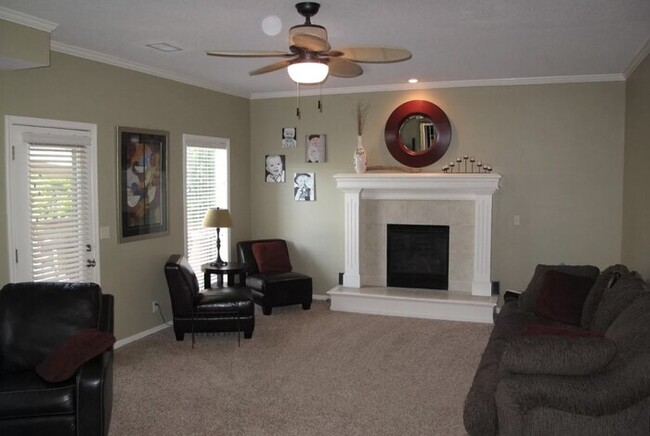 Foto del edificio - 3 Bedroom / 3 Bath Home In Olathe!  Availa...