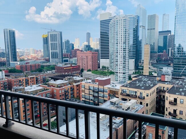 Foto del edificio - 200 N Jefferson St