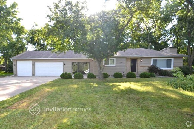 Building Photo - 302 Zinnia Ln N
