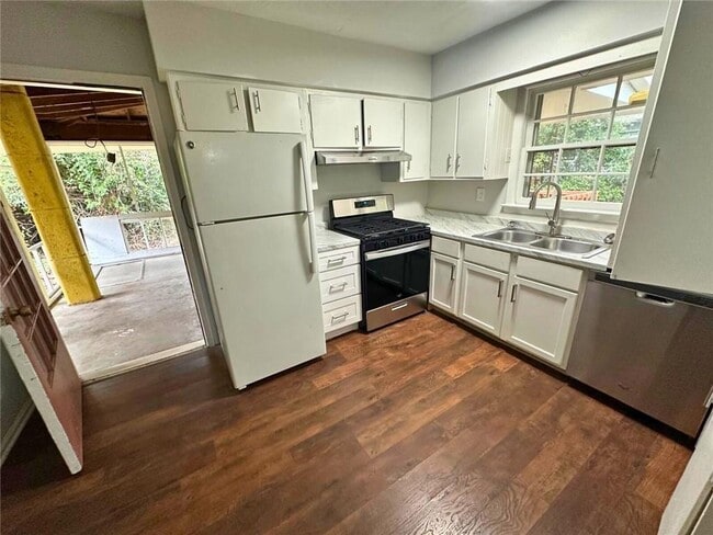 Building Photo - 4016 Shady Oak Ct