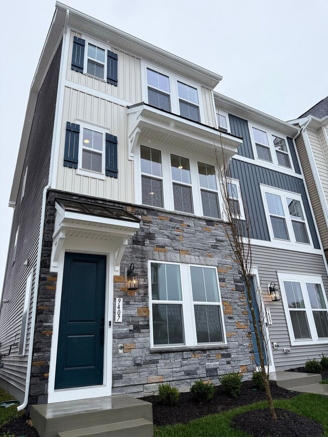 Building Photo - 9407 Pacific Elm St