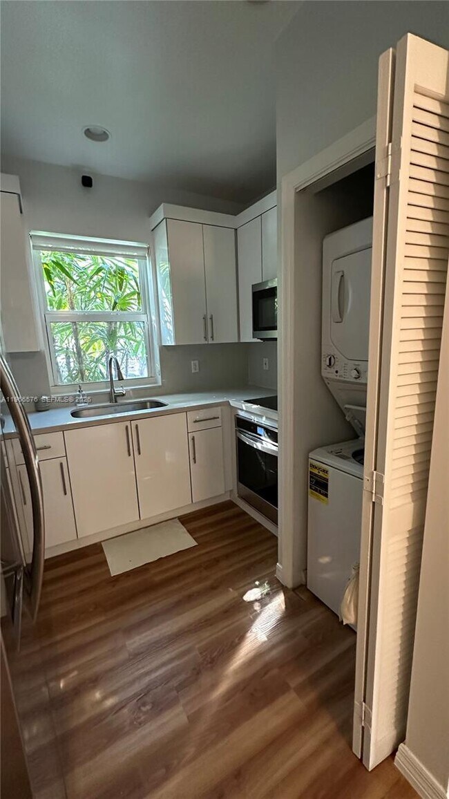 Foto del edificio - 3063 Center St