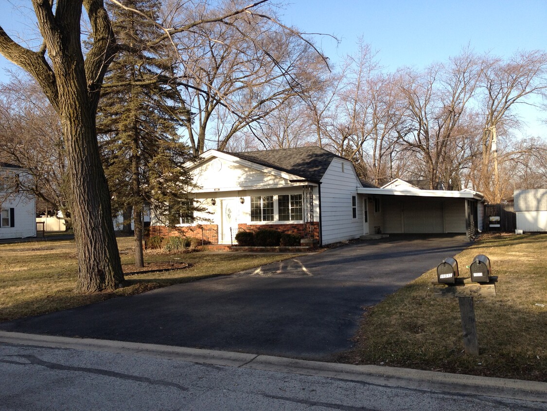 Primary Photo - 11512 S Karlov Ave