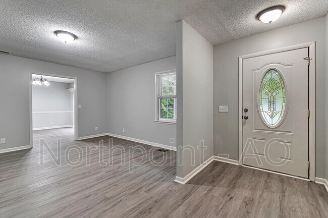 Foto del edificio - 4650 Birch Ridge Trail