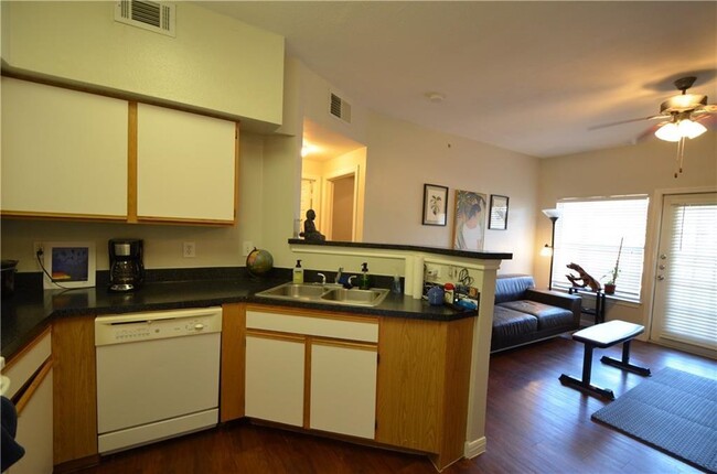 Building Photo - 2320 Gracy Farms Ln