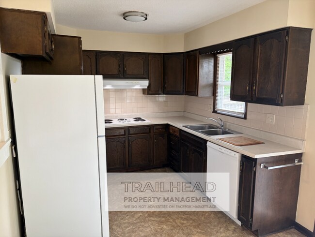 Foto del edificio - Spacious Living, Private Setting, Blue Springs Charm.