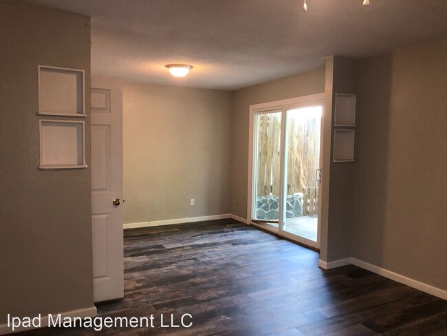 Building Photo - 121-121 Anns Cove