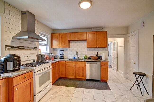 Building Photo - 19 Wollaston Ave