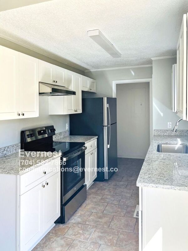 Building Photo - 3100 Chenango Dr