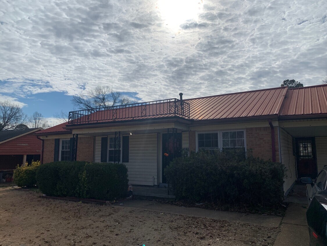 Primary Photo - 311 E Shelby Dr