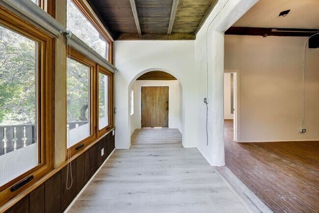 Foto del edificio - 7361 Claremont Ave