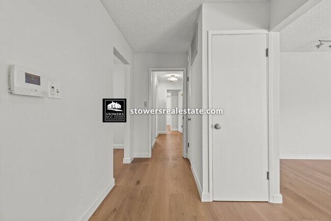 Building Photo - 906 Hawthorne Dr