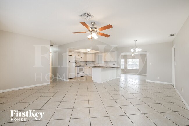 Building Photo - 1505 NE 10th Ln