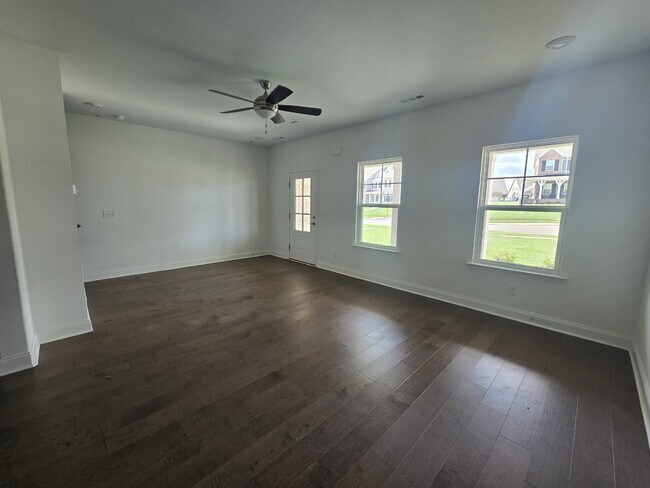 Building Photo - 927 NANCE LN, LEBANON TN
