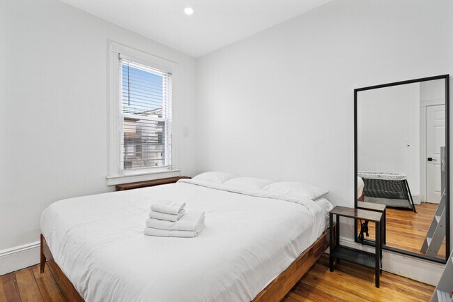 Building Photo - 287 Cator Ave