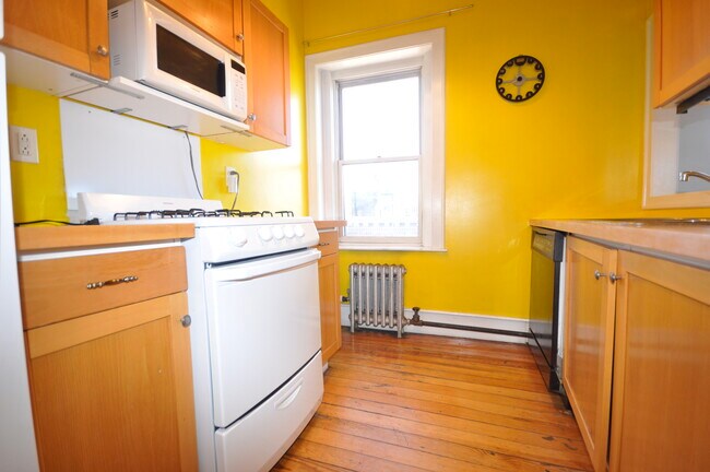 Building Photo - 37 Revere St