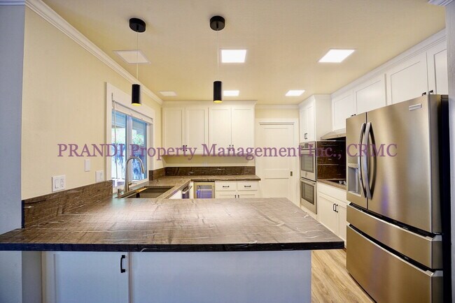 Foto del edificio - Completely Renovated Large Novato Home in ...