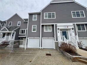 Building Photo - 700 Shore Dr