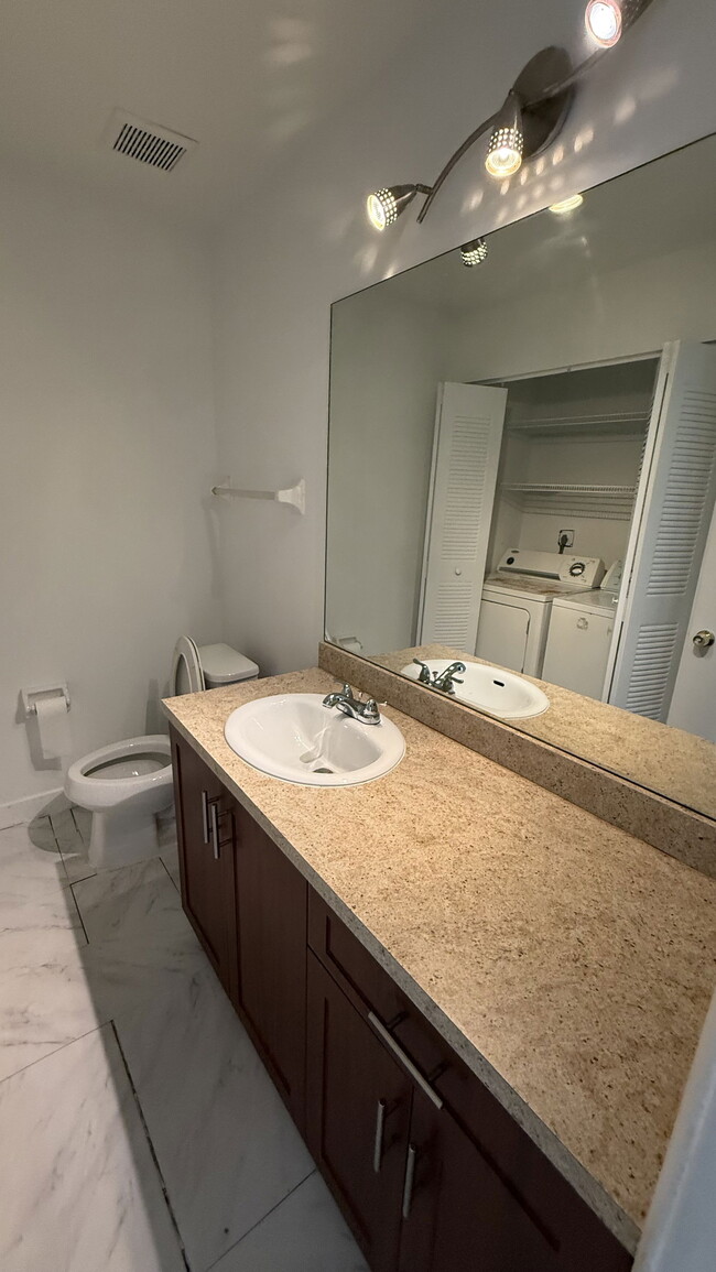 Foto del edificio - 3381 NW 75th Terrace