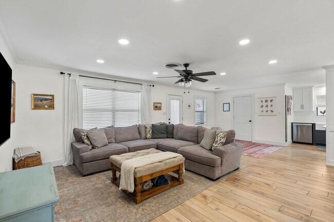 Building Photo - 2314 Droxford Dr