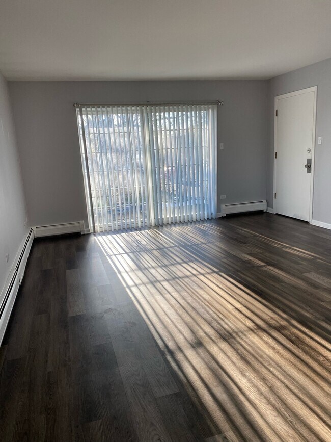 Foto del edificio - 4521 Maple Ave