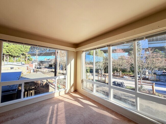 Photo - 3105 1/2-3105 Eastlake Ave E Apartment