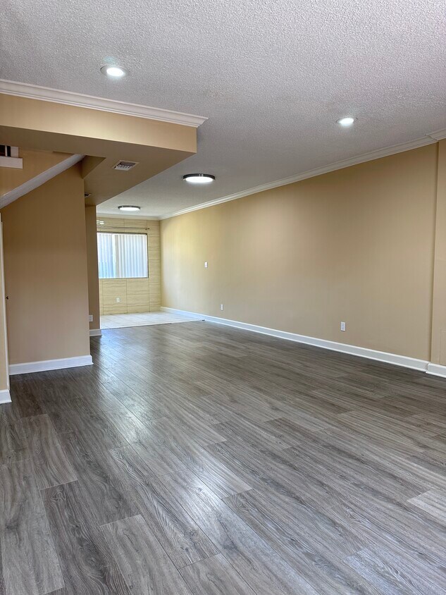 Foto principal - 336 West Acacia Avenue