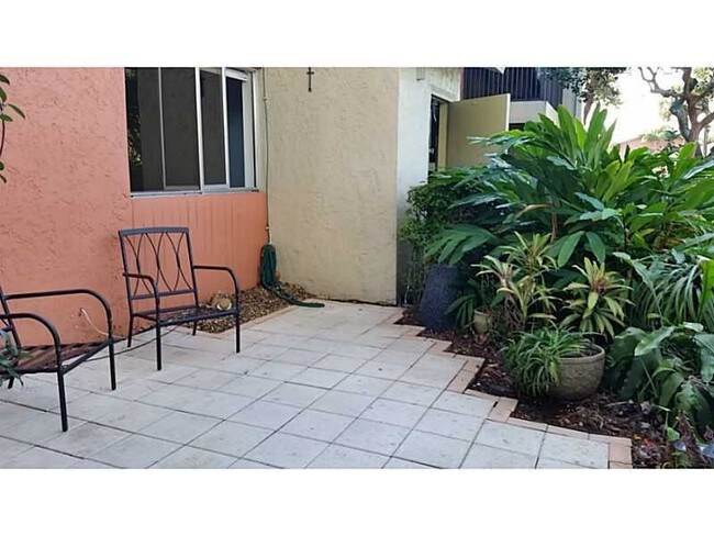 Foto del edificio - 2705 S Oakland Forest Dr