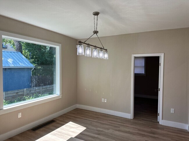 Foto del edificio - Remodeled Downtown Home!