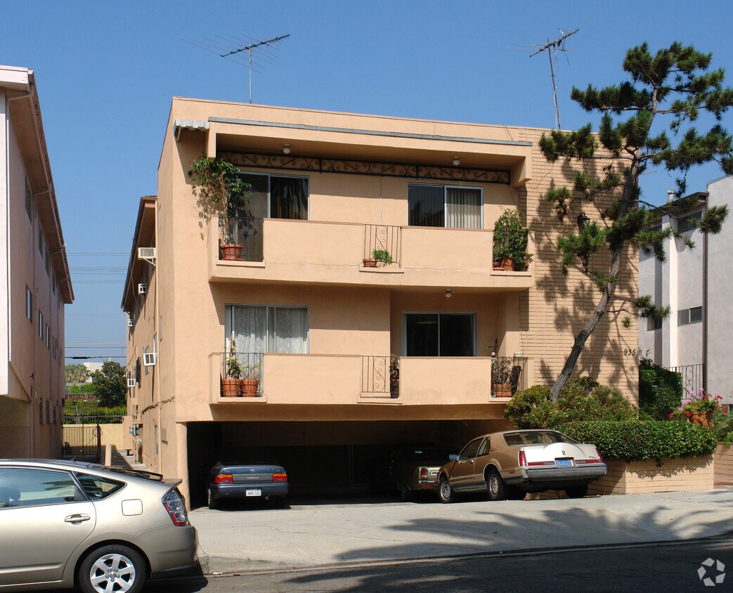 Primary Photo - 935 N Alfred St
