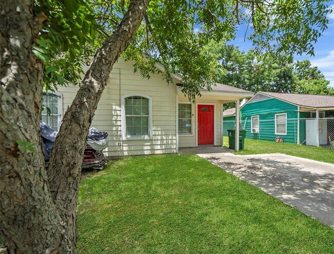 Foto del edificio - 5203 Ridgeway Unit B Dr