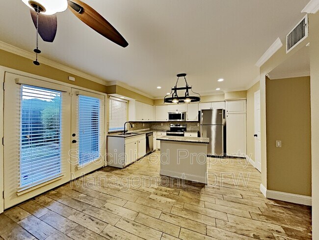 Building Photo - 12012 Leisure Dr