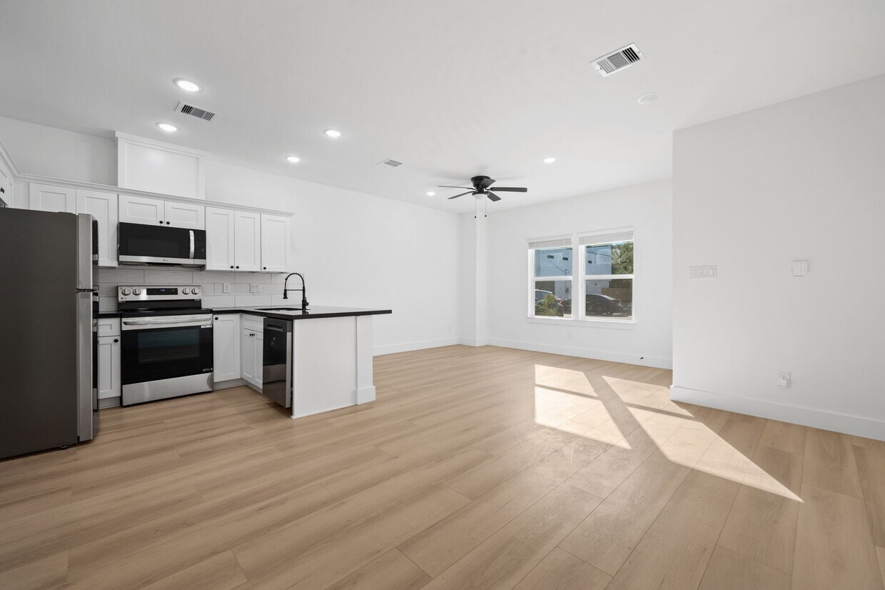 Building Photo - 8412 Sunnyhill St