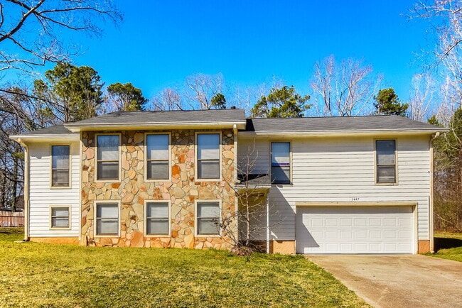 Building Photo - 1447 Glynn Oaks Cir SW