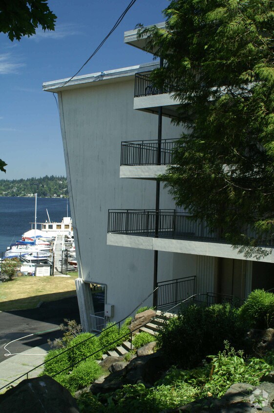 Foto del edificio - Aqua Marina Apartments & Moorage