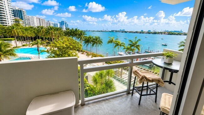 Foto del edificio - 1500 Bay Rd