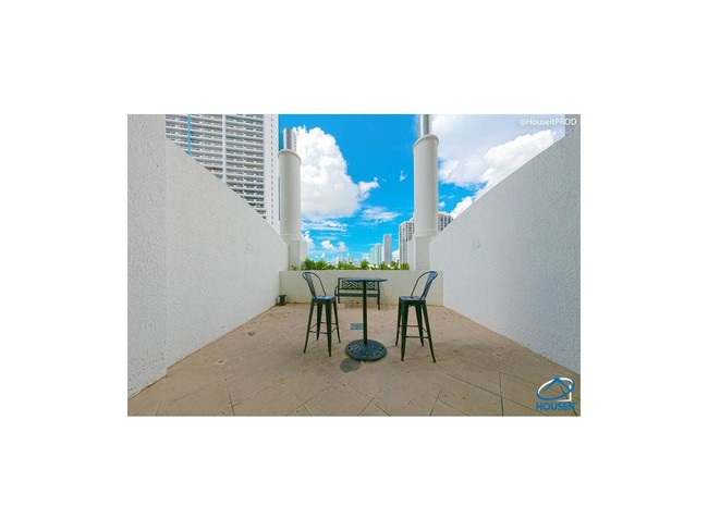 Foto del edificio - 1750 N Bayshore Dr