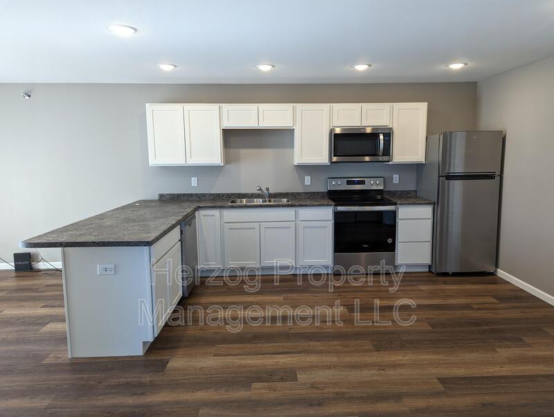 233 Legion Field Rd Unit Apt. 300, Marshall, MN 56258 Condo for Rent