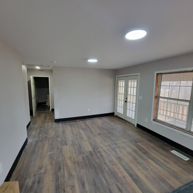Foto del edificio - 325 Trinity Ln