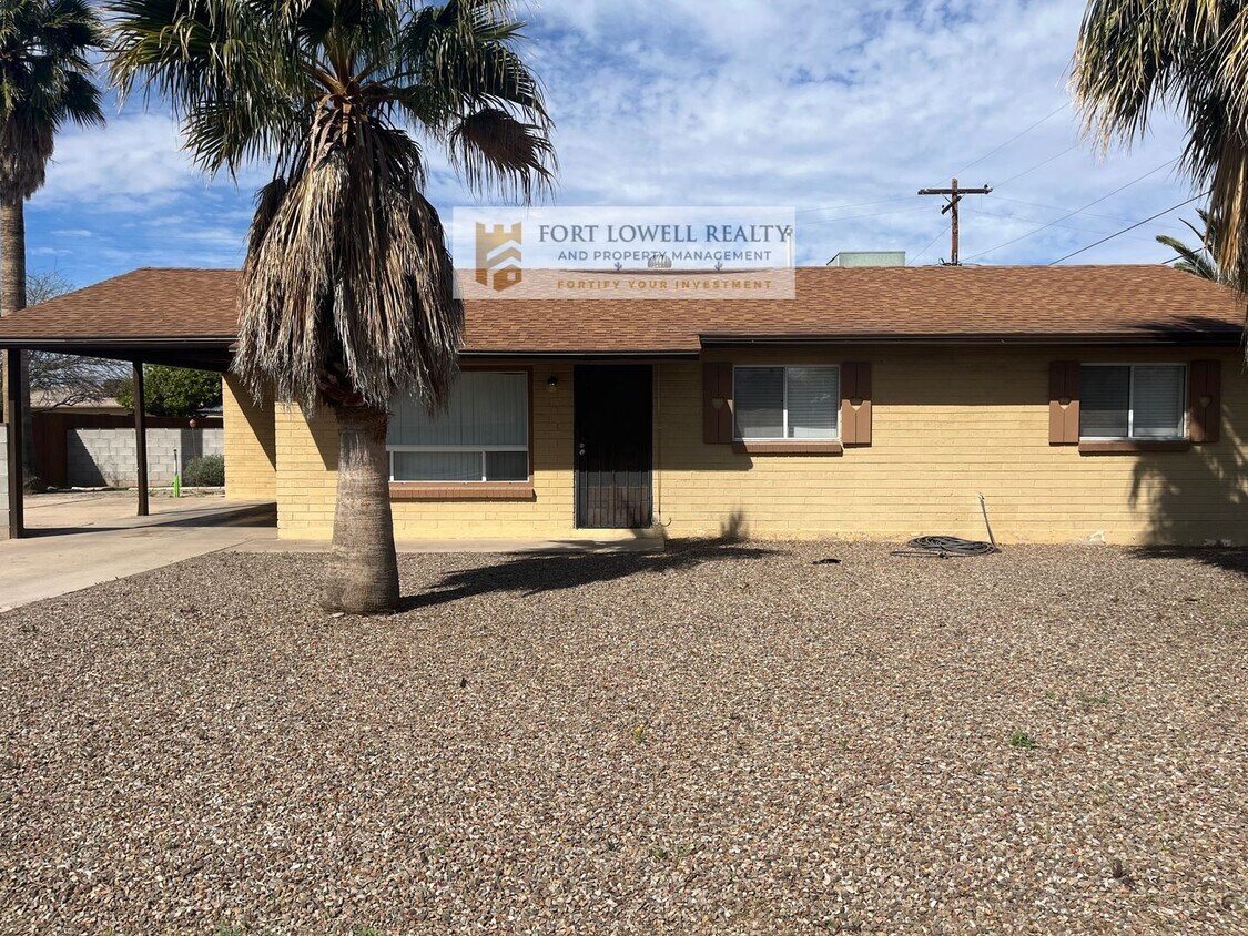 Foto principal - Coming Soon! 3 bedroom/2 bath large yard