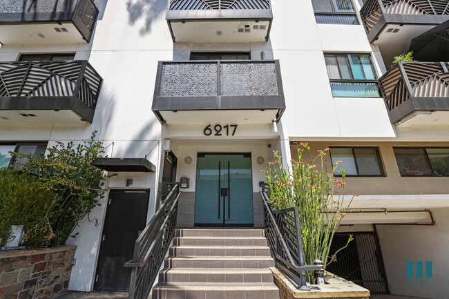 Front Entrance of Waring Hudson - Waring Hudson by Wiseman