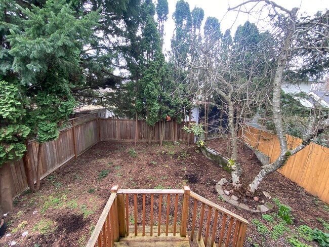 Building Photo - 3516 SE Alder St