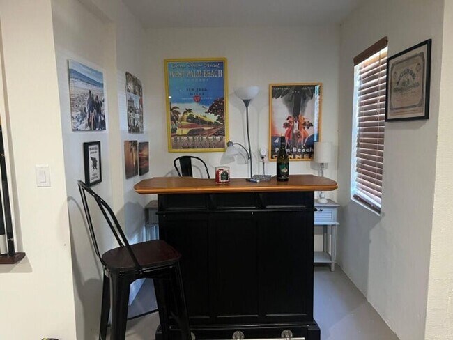 Foto del edificio - 9230 Heathridge Dr