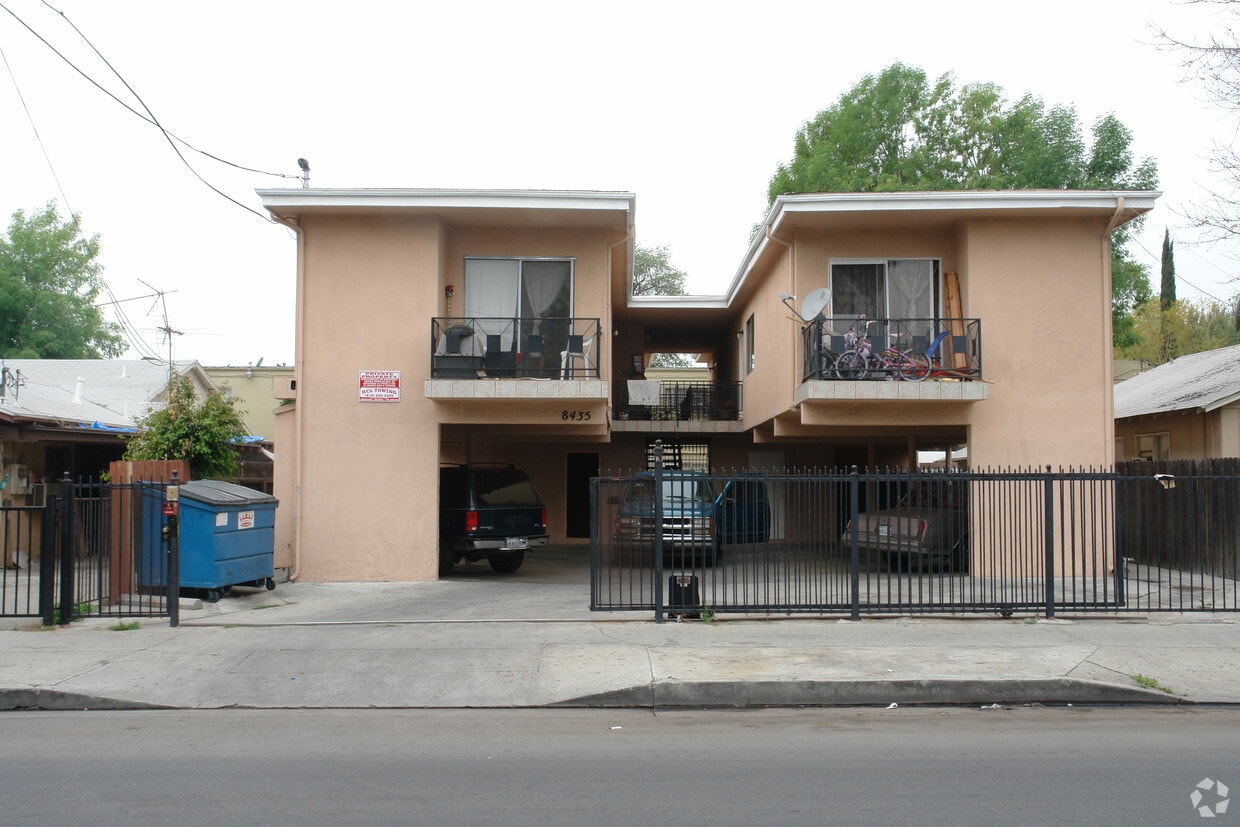 Primary Photo - 8435 Willis Ave